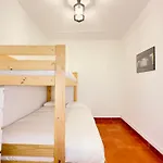 Arte Y Diseno Junto Al Casco Viejo De Bilbao